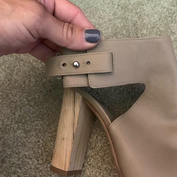 NWT VINCE WOODEN BLOCK HEEL SANDAL BOOTIE 9 - Picture 4 of 8